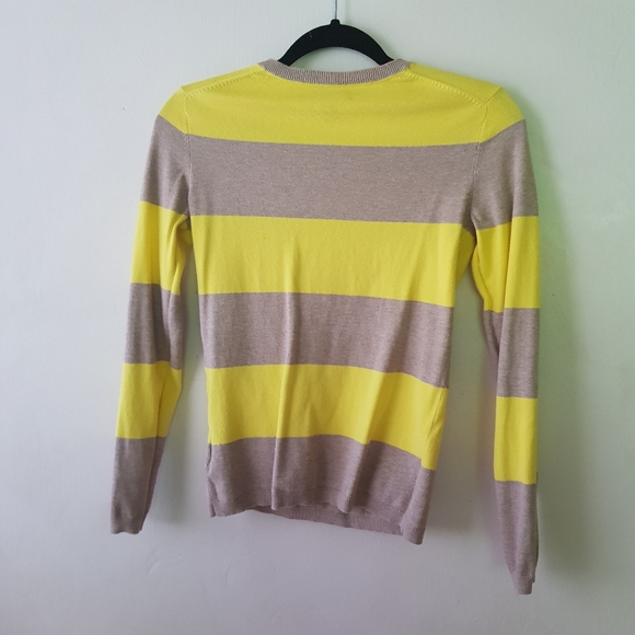 Tommy Hilfiger xs sweater - Picture 2 of 3